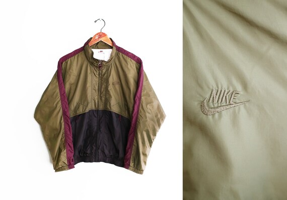 cortavientos nike beige