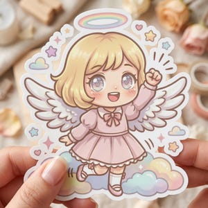 以下が含まれることがあります： 金髪でピンクのドレスと翼を着けた漫画の天使のダイカットステッカー。 天使は虹の光輪を持ち、パステルカラーの雲の上に立っています。 星とハートが天使を囲んでいます。