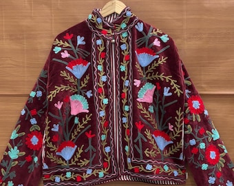 Veste brodée Suzani rouge pour femme Veste faite main artisanale Design floral Boho Manteau court Broderie Veste réversible Cadeaux pour elle