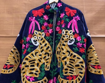 Veste Suzani en velours brodée, veste brodée à imprimé tigre et fleurs, manteau court bohème Suzani artisanal, veste réversible, cadeau pour elle