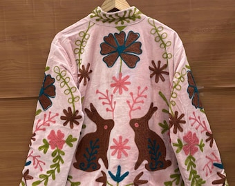 Veste Suzani en velours brodée à la main, veste Suzani bohème d'inspiration folklorique, veste à motif lapin fleuri, veste d'hiver réversible, cadeau pour elle