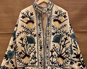 Veste Suzani en velours beige brodée, veste Suzani à fleurs, veste réversible, veste d'hiver, manteau en velours bohème pour femme, cadeau pour elle