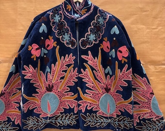 Veste brodée Suzani en velours faite main, Manteau Suzani en coton, Veste d'hiver Manteau, Veste courte Suzani, Cadeaux pour elle, Cadeaux pour femme