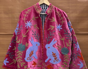 Veste Suzani en velours brodée à la main, veste Suzani bohème d'inspiration folklorique, veste à motif lapin fleuri, veste d'hiver réversible, cadeau pour elle