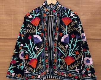 Veste Suzani en velours faite main, veste Suzani brodée à la main, manteau d'hiver avec broderie Bobo pour femme, veste noire, cadeau pour elle