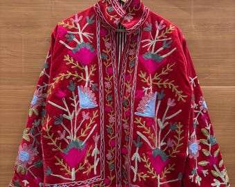 Veste Suzani rouge en velours, veste Suzani brodée à la main, manteau veste d'hiver bohème, veste brodée réversible, cadeaux pour elle
