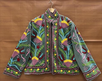 Veste Suzani en velours, veste Suzani brodée à la main, veste courte Boho Suzani, veste réversible vêtements d'hiver, veste verte, cadeaux pour elle