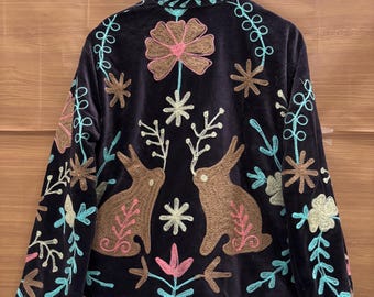 Veste Suzani en velours brodé à la main, manteau à motif lapin fleuri, veste d'hiver réversible brodée, veste artisanale, cadeau pour elle