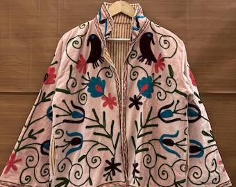 Veste Suzani en velours, veste Suzani brodée à la main, veste artisanale à motifs floraux, veste courte réversible, veste d'hiver pour femme, cadeau pour elle