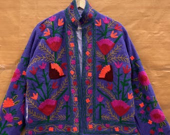 Veste Suzani brodée à la main, veste Suzani en tissu TNT, vêtements d'hiver, veste manteau, veste courte Suzani, vestes réversibles, cadeaux pour femme