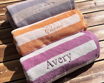 Toalla personalizada con rayas de cabaña bordadas, toalla de playa de algodón personalizada, toalla de piscina con nombre, regalo de graduación, despedida de soltera, regalo para niños