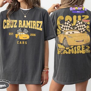 Comfort Colors Vintage Custom Pixar Cars Shirt, Lightning McQueen Mater Radiator Springs, Disneyland Family Tee, Disneyland Trip 2026 Tee immagine 2