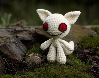 Creepy Cute Fox Plush | White Amigurumi Spirit Fox with Red Eyes | Gothic Room Decor | Spooky Desk Buddy | Kitsune Yokai Crochet Toy