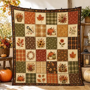 Patchwork-Kürbis-Steppdecke mit Print, Herbstdeko im Landhausstil, Herbstüberwurf