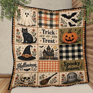 Halloween Quilted Blanket, Vintage Patchwork Ghost Black Cat Pumpkin Quilt, Spooky Season Throw, Farmhouse Fall Decor, Cozy Halloween Gift