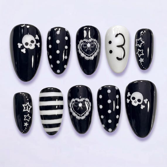 ネイルチップオーダーページy2k emo grunge Mismatched Y2K Emo Press on Nails With Skull Lace Heart & Stars