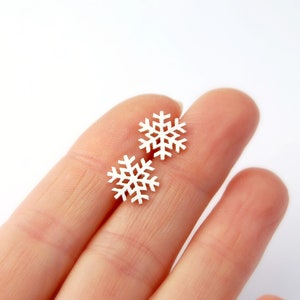 Snowflakes studs earrings sterling silver medium snow stud