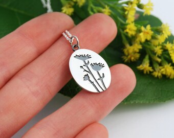 Daisies medaillon - daisy pendant - silver daisies pendant - silver flower pendant - botanical necklace - flowers jewelry