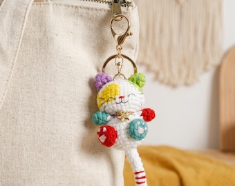 Handmade Crochet Lucky Cat Keychain, Maneki Neko Amigurumi Bag Charm, Cute Kawaii Keyring for Women, Student Gift, Lobster Clasp Pendant