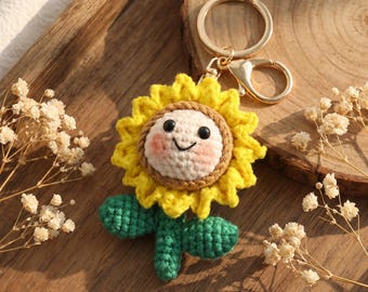 Llavero de girasol sonriente hecho a mano a crochet, lindo adorno floral para bolso, llavero bohemio para mujer, regalo personalizado para ella.
