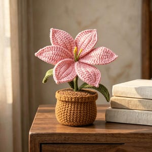 Handgemaakte gehaakte roze leliepotplant, melkkatoen gebreide bloem, verstelbare bloei bureaudecor, eeuwige bloemencadeau voor moeder
