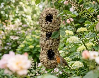 Casinha de pássaros de palha natural com três orifícios, hotel para pássaros feito à mão, santuário de pássaros exclusivo em formato de amendoim.