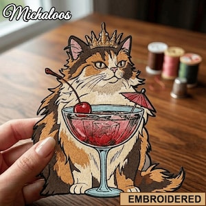 Geborduurd Dungeon Crawler Carl-geïnspireerd embleem, Princess Donut-embleem, houder voor verpleegsters-ID, fantasy-lezer, boekenliefhebbercadeau (strijkbaar/opnaaibaar embleem)