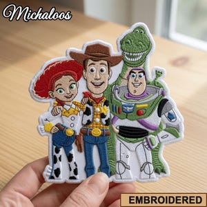 トイ・ストーリー5 刺繍ワッペン | ウッディ、バズ、ジェシー、レックスのアイロン接着ワッペン | アニメ映画キャラクターのカスタムワッペン