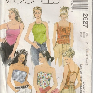 Peut inclure: Une pochette de patron de couture McCall's 2627 illustrant divers hauts sans manches. Les modèles incluent un caraco rose, un haut bustier à carreaux bleu et blanc, un haut dos nu vert lime, un haut bustier à fleurs et un haut orange à motifs cachemire.