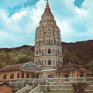 Postcard of The Pagoda Ayer Itam Temple - Penang  - Postcard - Vintage 1970s.