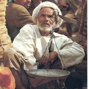 Carte postale du vendeur de légumes du souk typique du Maroc - Carte postale - vintage des années 1990.