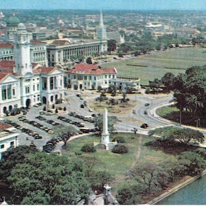 Postcard of Empress Place & Connaught Drive - Singapore - Postcard - Vintage 1970s.