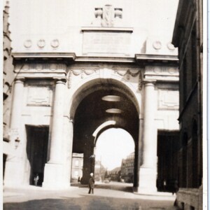 Postcard of Menin Gate, War Memorial - Postcard - Vintage 1970s.