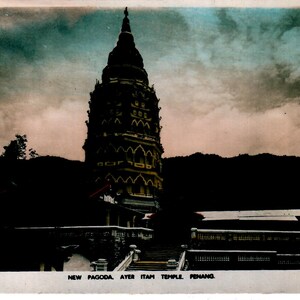 Postcard of New Pagoda Ayer Itam Temple - Penang  - Postcard - Vintage 1970s.