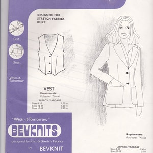 Peut inclure: Un patron de couture vintage pour un blazer et un gilet pour femmes, avec des illustrations des vêtements. Le patron comprend les métrages nécessaires et est conçu pour les tissus extensibles. La marque est "Bevknits".