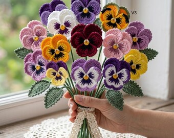 Schema PDF per realizzare un fiore di viola del pensiero all'uncinetto, schema per una pianta da interno all'uncinetto, vaso di fiori amigurumi, regalo fai da te per la festa della mamma, graziosa pianta da scrivania all'uncinetto