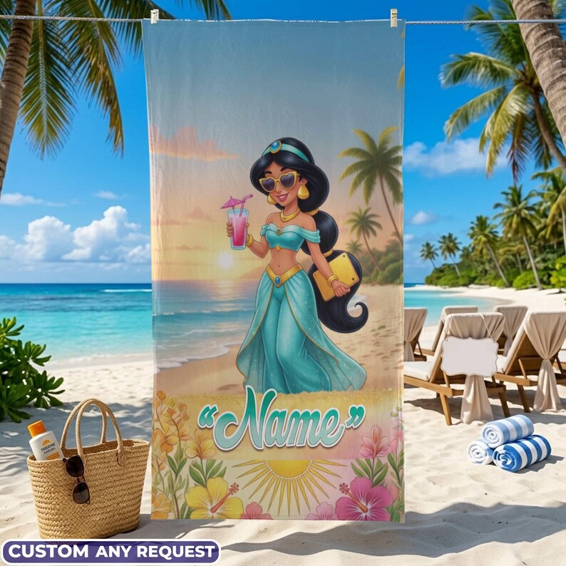 Op de afbeelding: Een strandlaken met een cartoonillustratie van een vrouw in een turquoise outfit, zonnebril en een drankje. De handdoek heeft een strandsc&egrave;ne-achtergrond met de tekst "Name" en "Custom Any Request".