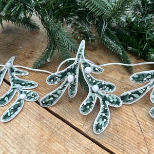 Christmas Mistletoe Bunting, Festive garland Wall Decor. Green & White fabric bunting