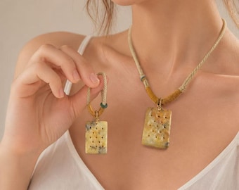 Natural Xiuyu Stone Soda Cracker Necklace, Crystal Fortune Cookie Charm, Birthday Gift for Her
