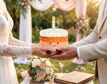 Jellycat Amuseables Jellina Pastel de Cumpleaños Peluche - Regalo de Aniversario, Juguete de Peluche Suave (Adecuado para la Habitación del Bebé), Sorpresa de Cumpleaños para un Amigo