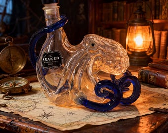 Bouteille en verre fabriquée à la main en forme de pieuvre bleue sur le thème marin. Design unique, un cadeau créatif de style pirate. Convient pour les bars.
