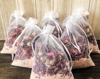 Geweekt bad met gedroogde bloemen