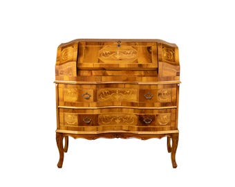 アンティークの象嵌細工が施されたライティングデスク