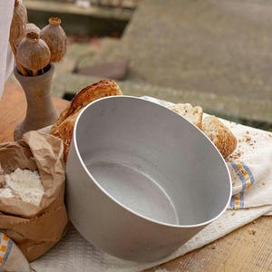 Professional 2.5L Round Bread Mold for Paska, Panettone, Brioche