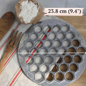 Pelmeni-maskin i gjuten aluminium – 37 dumplingsformar, autentiskt östeuropeiskt köksredskap