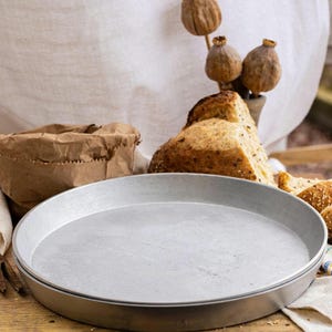 Assadeira redonda artesanal – Assadeira de alumínio fundido de 28 cm para assar em forno a lenha