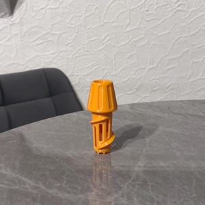 Op de afbeelding: Een rustiek houten bord met de tekst "Welcome to our home" in witte letters. Het bord heeft een verweerde afwerking en een eenvoudig, uitnodigend ontwerp, perfect voor entree decoratie.