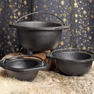Cast Iron Cauldron with Handle • 3 Sizes