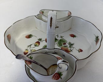 Juego de servir de fresas de porcelana fina Coalport Vintage Strawberry con cuchara para crema y colador.