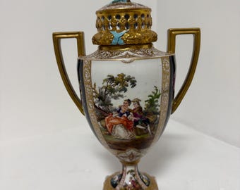 Jarrón antiguo de Dresde, azul cobalto, dorado y pintado a mano, con tapa, circa 1900.